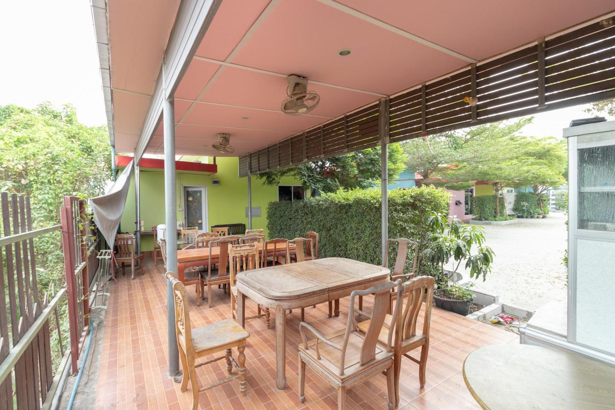 Отель Oyo 644 Pong Pai House Бангкок Экстерьер фото