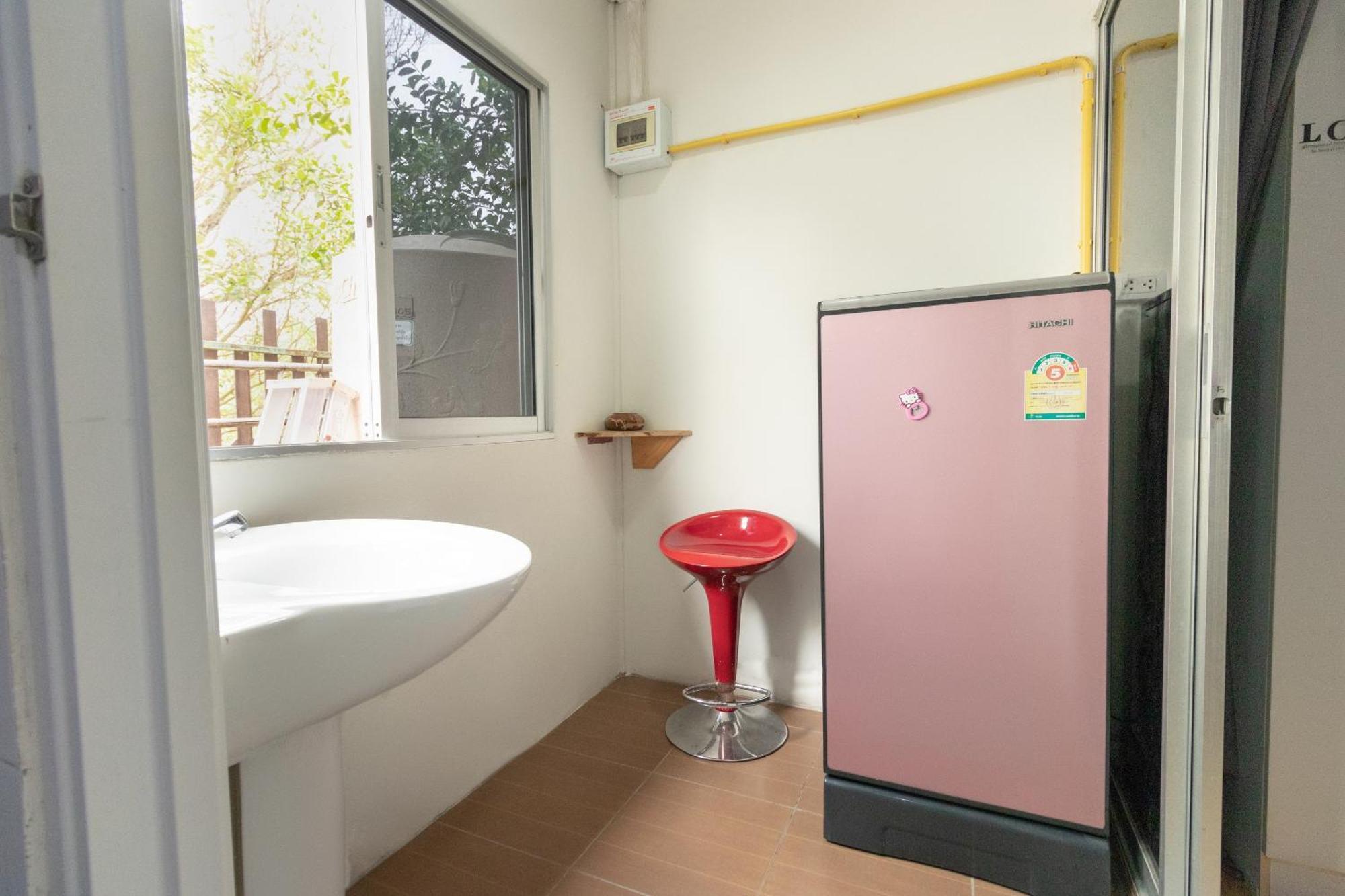 Отель Oyo 644 Pong Pai House Бангкок Экстерьер фото